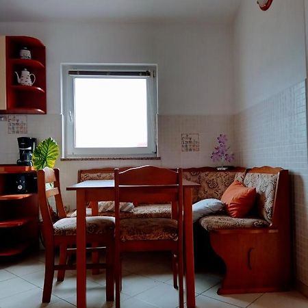 Apartmani Nikolina Ražanac Buitenkant foto