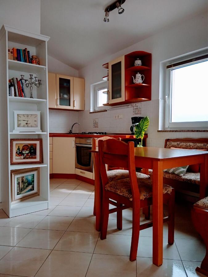 Apartmani Nikolina Ražanac Buitenkant foto