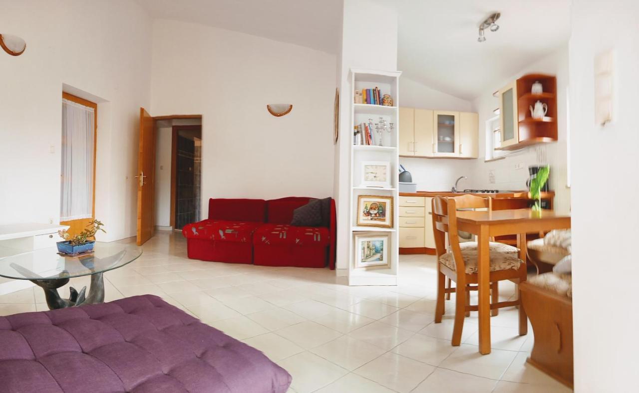 Apartmani Nikolina Ražanac Buitenkant foto