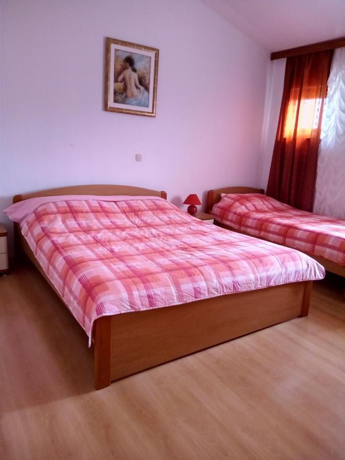 Apartmani Nikolina Ražanac Buitenkant foto